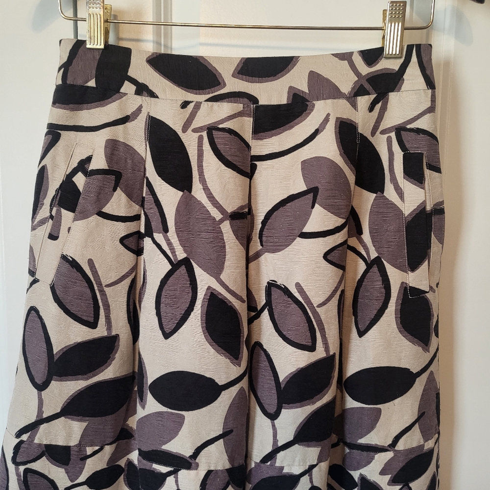 BCBGMAXAZRIA silk and linen fabric Pleated skirt with side front pockets size 0